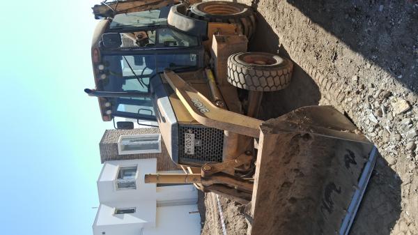 ARRIENDO RETROEXCAVADORA 978349003