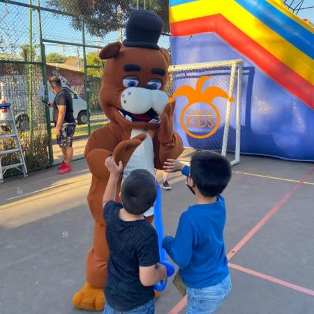 FESTEJA CON EL OSO FREDDY