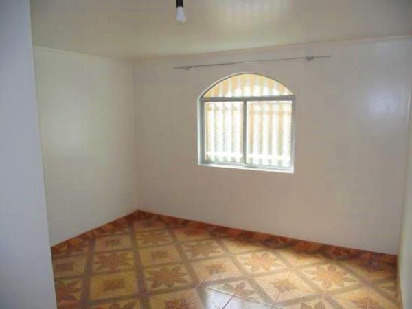 ARRIENDO PIEZA CON BAÑO PRIVADO MATERIAL SÓLIDO.