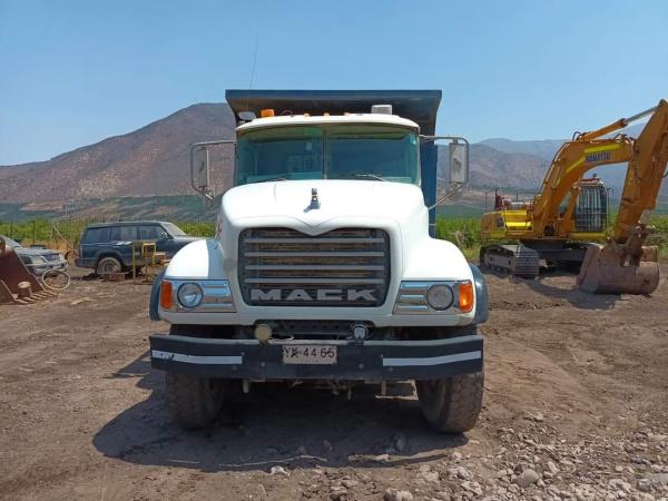 VENDO CAMIÓN TOLVA MACK GRANITE 