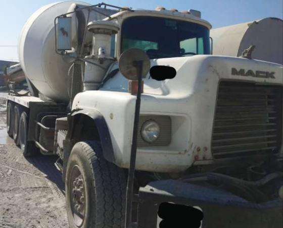 SE VENDE CAMIÓN MIXER 