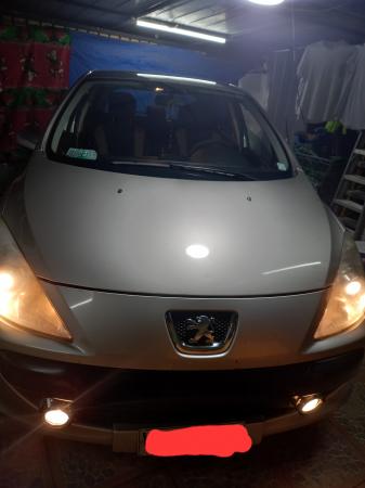 VENDO AUTO MARCA PEUGEOT X-LINE