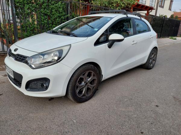 KIA RIO 5 FULL AÑO 2013