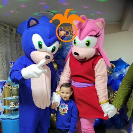 CELEBRA CON AMY ROSE