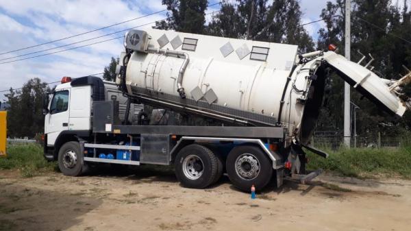 CAMION FOSA VOLVO FM 300