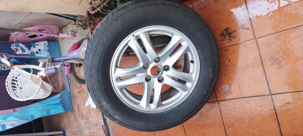 NEUMATICO CON LLANTA ARO 17 $ 50000