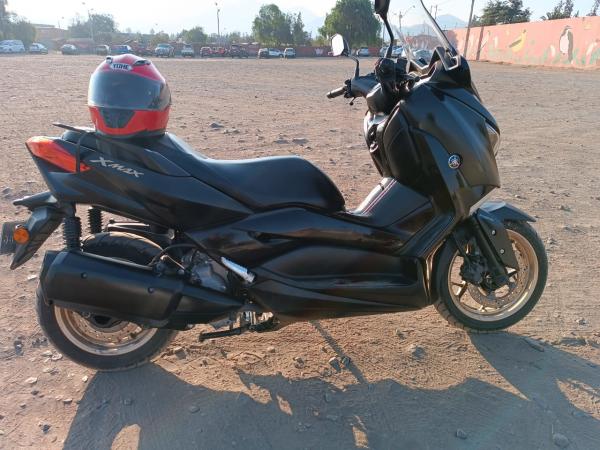 VENDO MOTO SCCOTER XMAX 300 CC