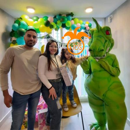 FESTEJA CON DINOSAURIO