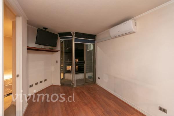 ALMIRANTE LATORRE 402, METRO TOESCA