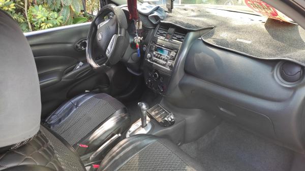 VENDO AUTO NISSAN VERSA 2017 (CON DERECHO DE TAXI)