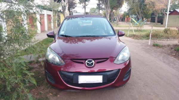 VENDO MAZDA 2 SPORT 1.5 DEL 2015 MECANICO JAPONES