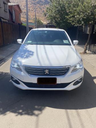 SE VENDE TAXI EJECUTIVO LICITADO.