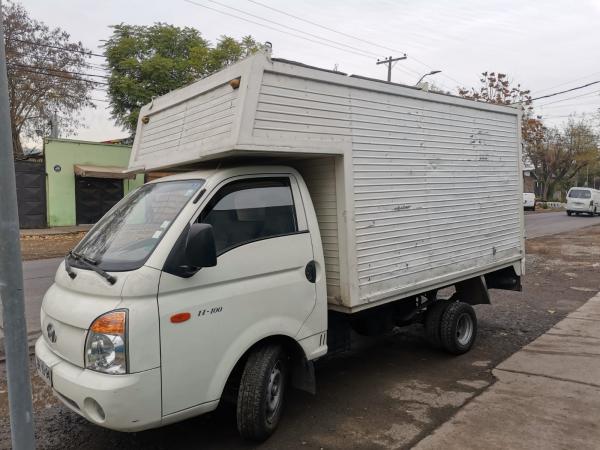 HYUNDAI H-100 CON CARROCERÍA 2008