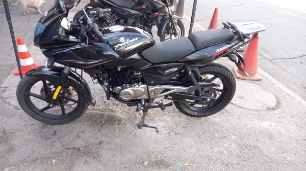 VENDO BAJAJ 220F CASI NUEVA 