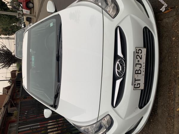 HYUNDAI ACCENT 1.4  AÑO 2014 FULL