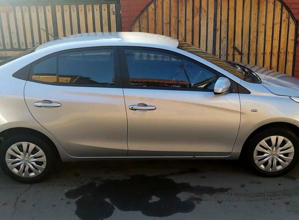 TOYOTA YARIS AUTOMATICO