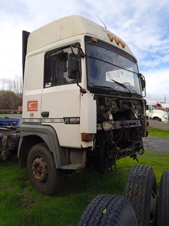 VENDO CABINA RENAULT 385 MAJOR