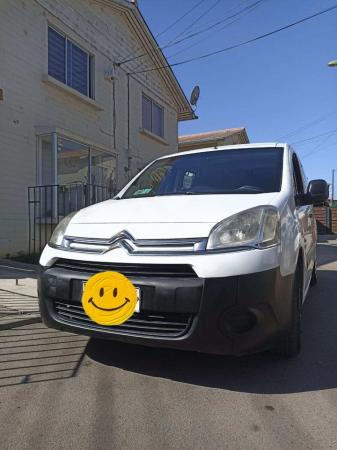 POR RENOVACIÓN VENDO CITROEN BERLINGO 2015