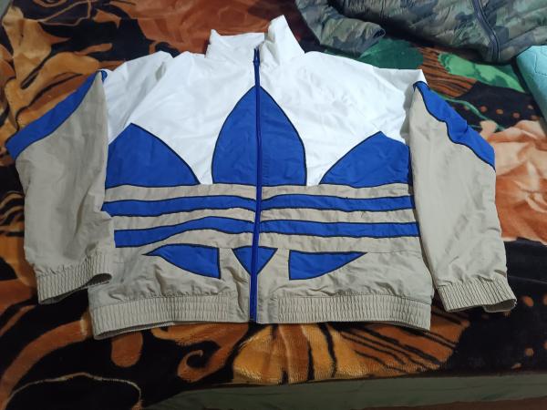 SE VENDE CORTA VIENTO ADIDAS HOMBRE