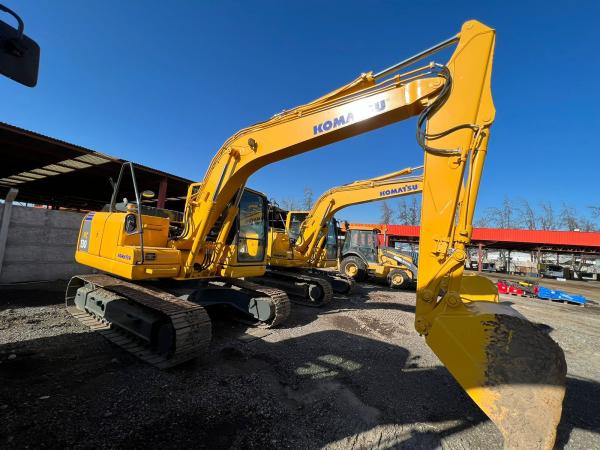 VENDO EXCAVADORA KOMATSU PC200-8 