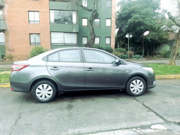 TOYOTA YARIS AUTOMATICO 