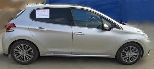 VENDO PEUGEOT 208 AÑO 2017