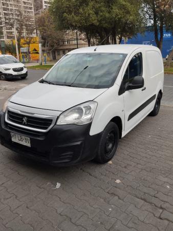 SE VENDE POR VIAJE CAMIONETA PEUGEOT PARTNER