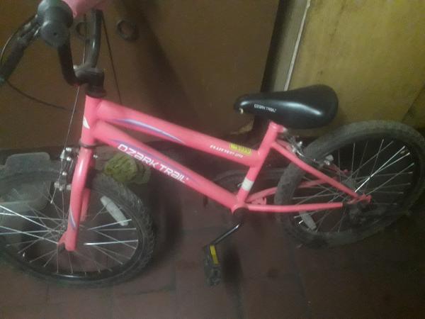 SE VENDE BICICLETA DE NIÑA NUEVA ROSADA.