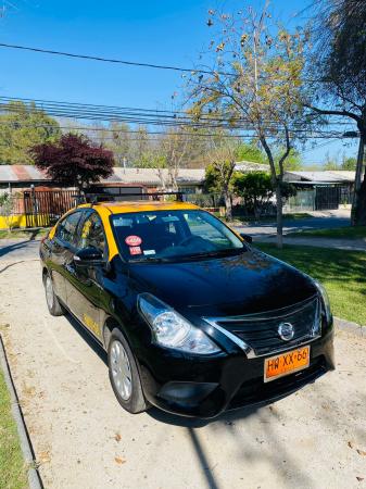 VENDO TAXI NISSAN VERSA 2020