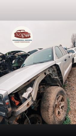 DODGE DAKOTA GRIS 2006 EN DESARME