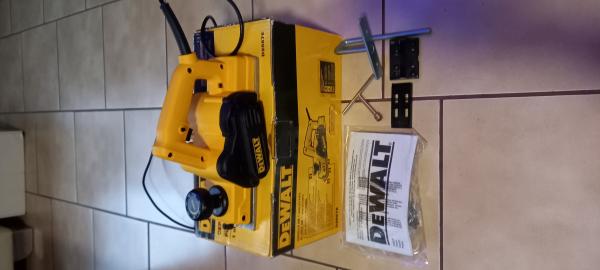 CEPILLO ELECTRICO DEWALT 550W