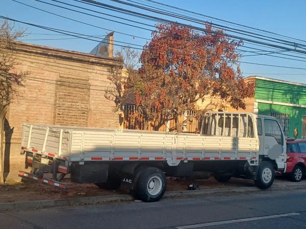 CAMION JAC 1083 - EN MUY BUEN ESTADO POR CAMBIO