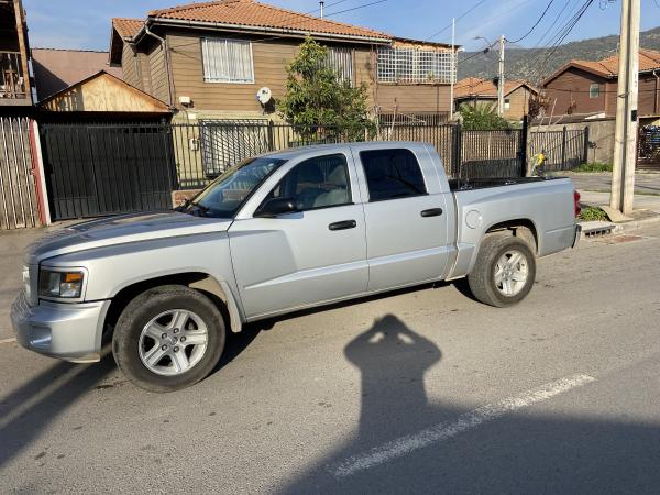 VENDO CAMIONETA DODGE DAKOTA AÑO 2012