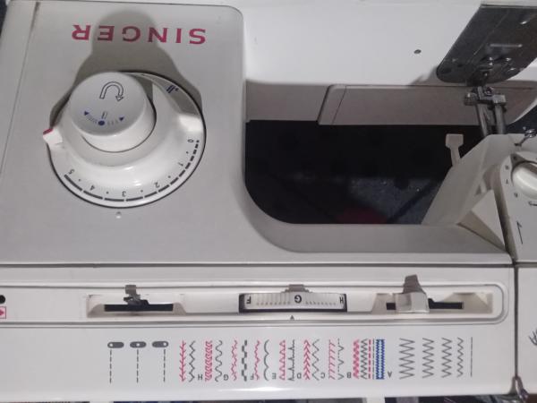 MAQUINA DE COSER SINGER PRECISA