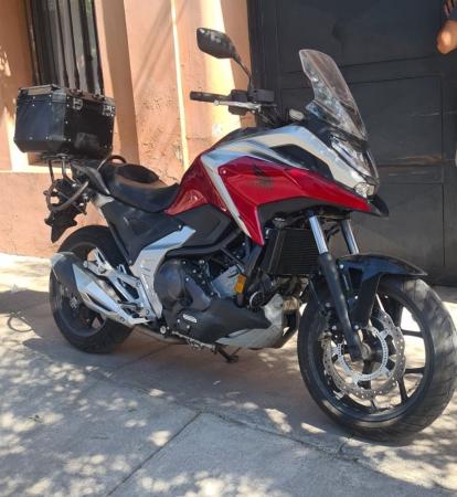 HONDA NC 750X 2023 ROJA CON EQUIPAMIENTO 