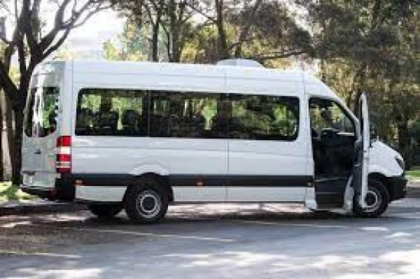 SE ARRIENDA MINI BUS PARA TURISMO 