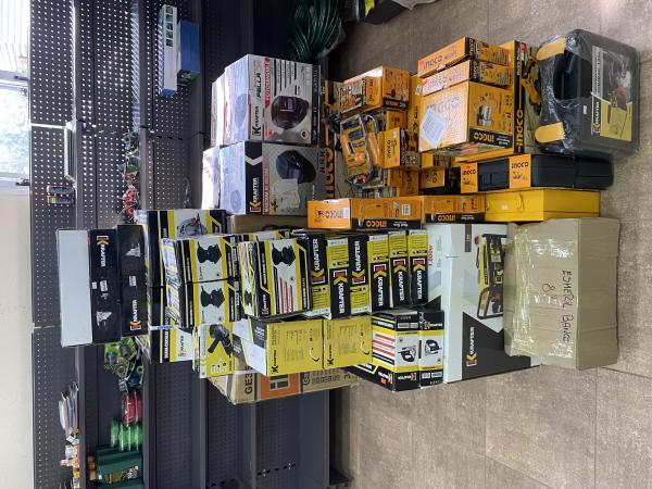 LOTES DE HERRAMIENTAS ELÉCTRICAS Y MANUALES 