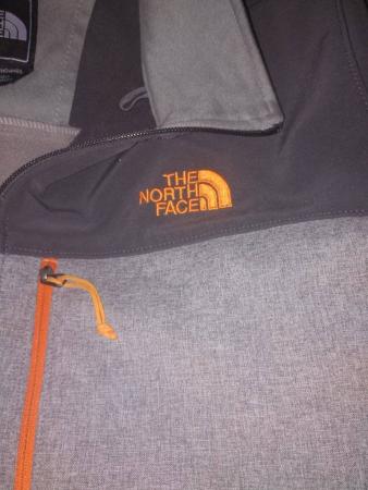 CHAQUETA NORTH FACE XL GRIS DETALLES NARANJO