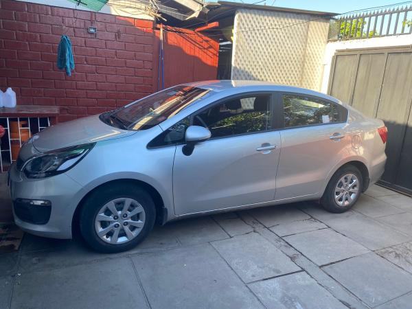 SE VENDE AUTO KIA RÍO 4 