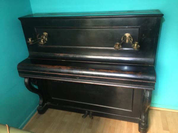 SE VENDE PIANO ANTIGUO