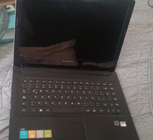 VENDO POR APURO MI NOTEBOOK  TIENE SOLO PEQUEÑA FALLA