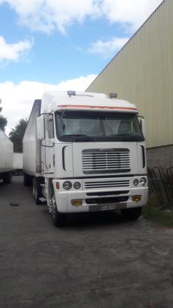 VENDO TRACTO- CAMIÓN FREIGHTLINER 