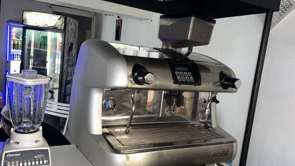 VENDO MAQUINA PARA CAFE SOFIA