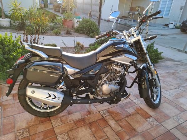 VENDO MOTO CASI NUEVA 