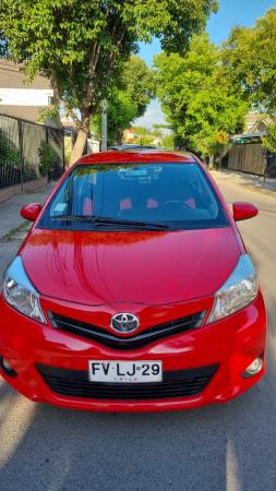 YARIS 2013 EXCELENTE ESTADO