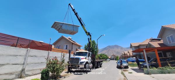 CAMIÓN PLUMA