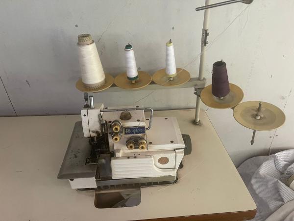 MÁQUINA OVERLOCK 5 HILOS