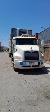 CAMIÓN MACK CON SEMI REMOLQUE 