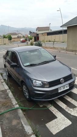 VENDO AUTO VOLKSWAGEN 1.6 GRIS PLATINO