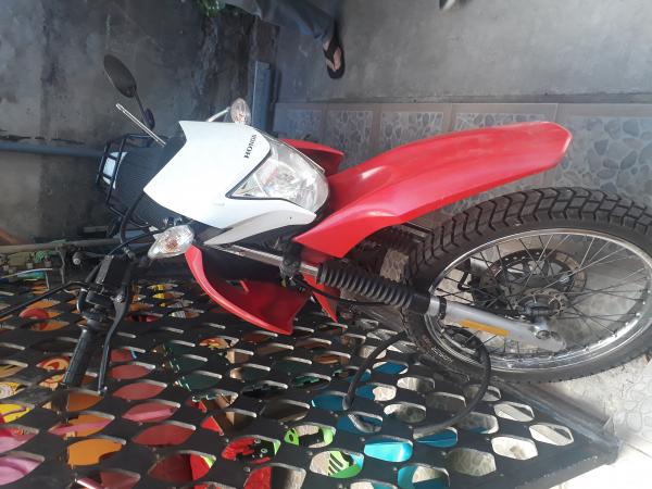 SE VENDE MOTO 